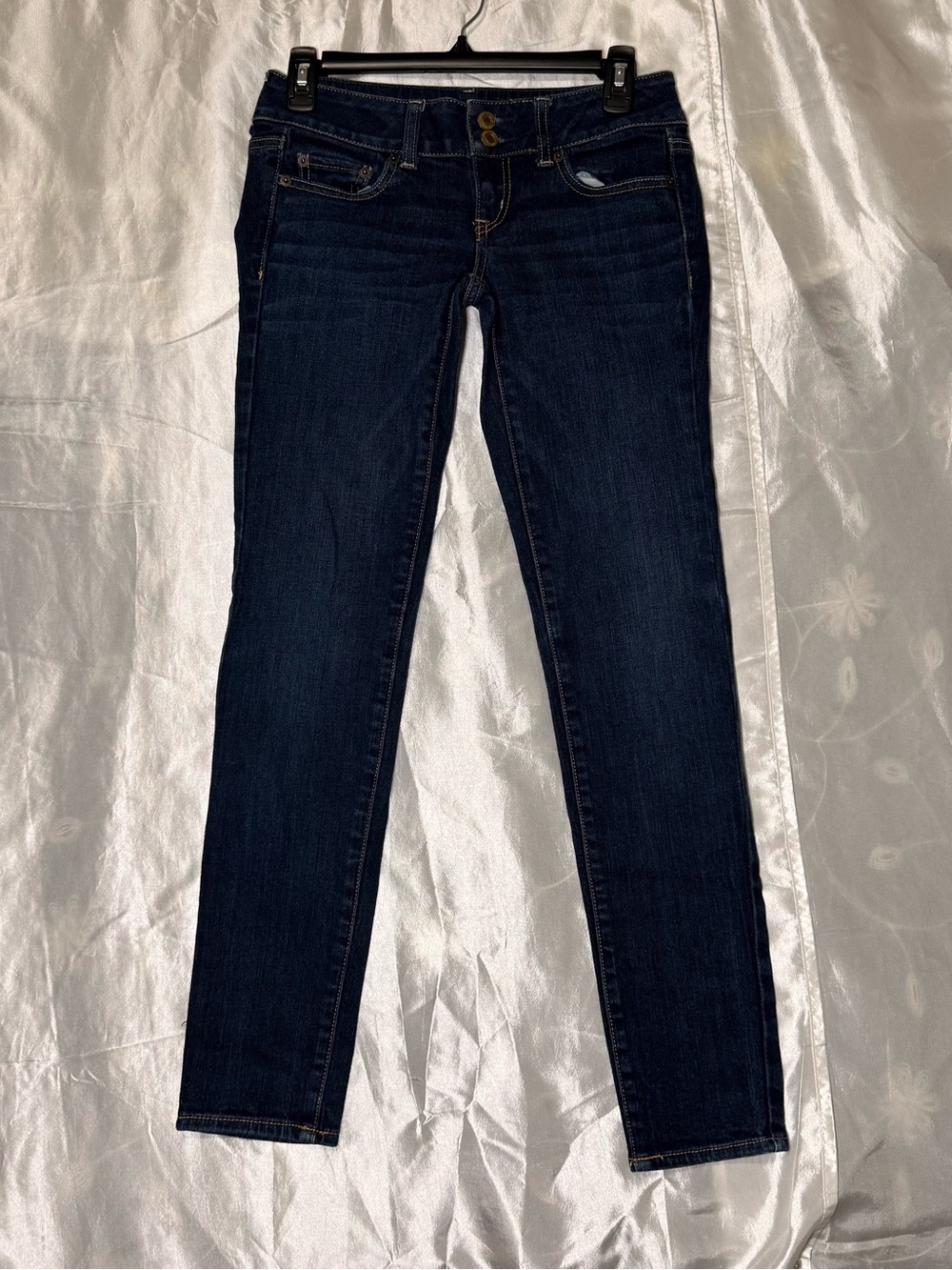 American Eagle Women's Dark Blue Supper Skinny Jeans Size 0 Two Buttons Waist 28